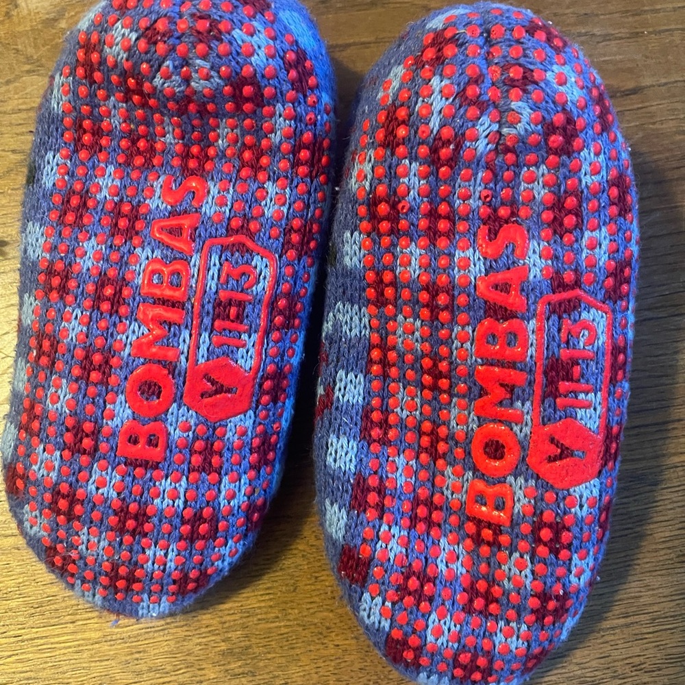 Bombas Multicolor Patterned slipper socks with storage bag.